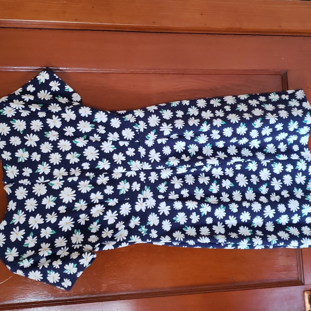 Dress - Picture 3 of 5